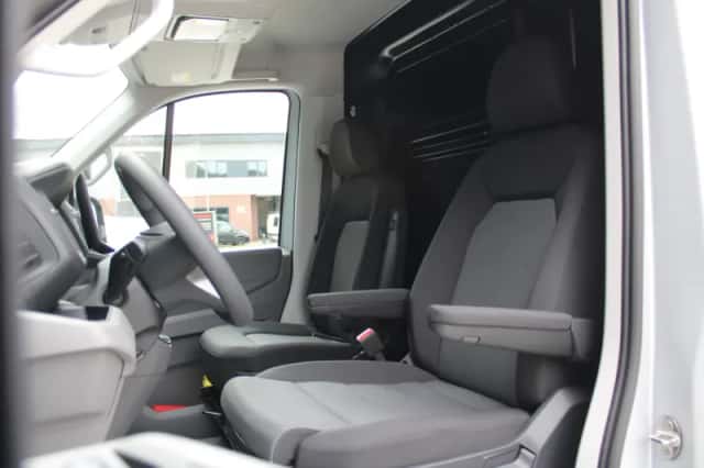 Volkswagen Crafter (2019) thumbnail 2