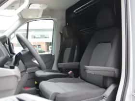 Volkswagen Crafter (2019) thumbnail 2