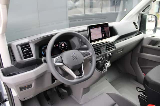 Volkswagen Crafter (2019) thumbnail 3