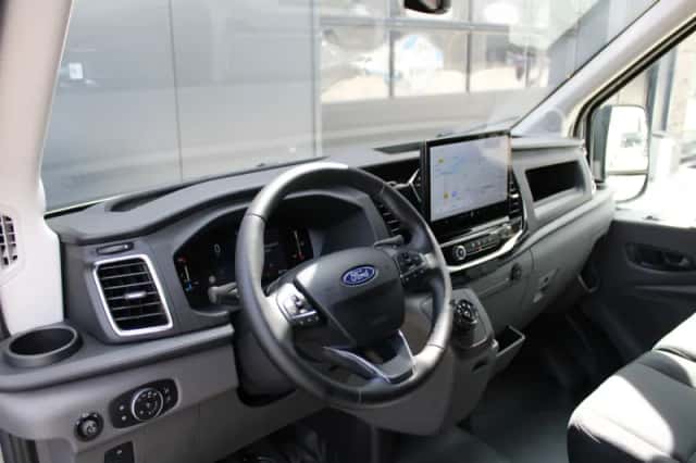 Ford Transit (2023) thumbnail 2