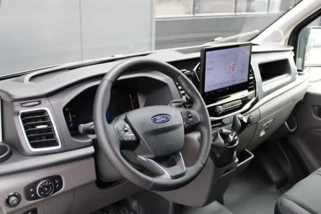 Ford Transit (2024) thumbnail 2