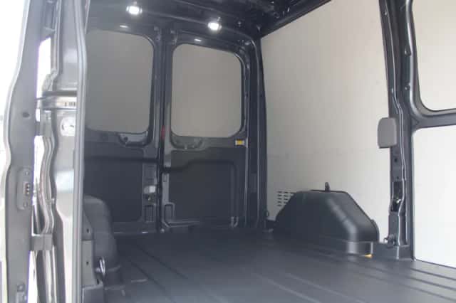 Ford Transit (2024) thumbnail 5