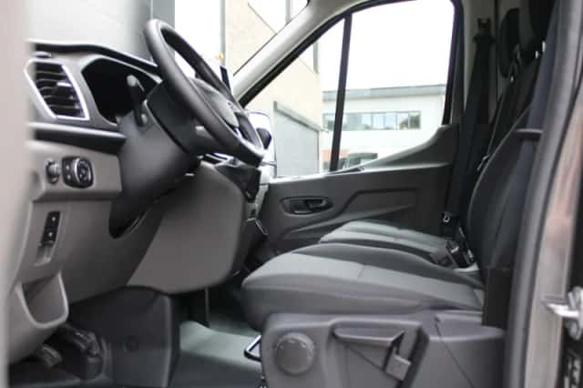 Ford Transit (2024) thumbnail 6