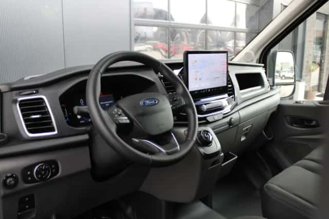 Ford Transit (2023) thumbnail 2