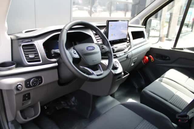 Ford Transit (2023) thumbnail 2
