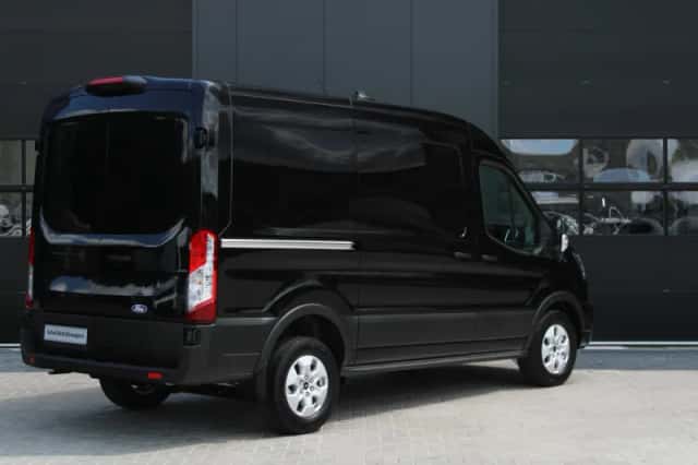 Ford Transit (2023) thumbnail 3