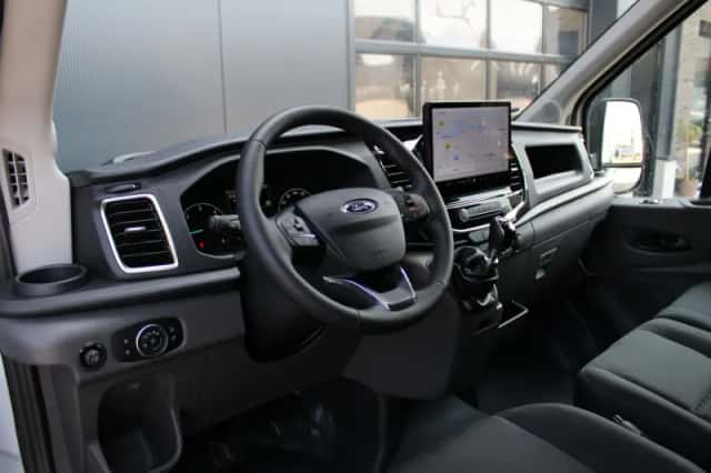 Ford Transit (2023) thumbnail 2