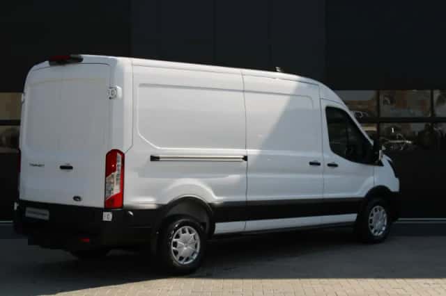 Ford Transit (2023) thumbnail 3