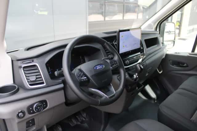 Ford Transit (2024) thumbnail 2
