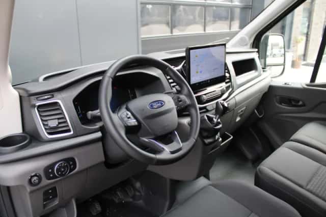 Ford Transit (2024) thumbnail 2