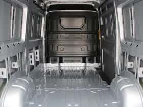 Volkswagen Crafter (2019) thumbnail 5