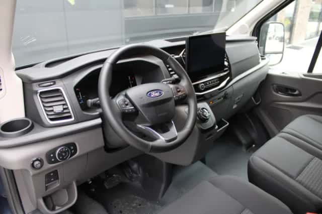 Ford Transit (2023) thumbnail 2