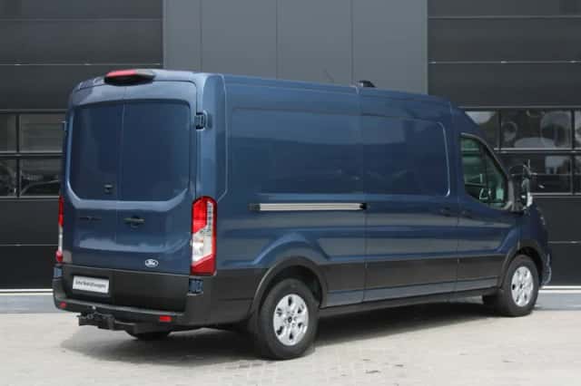 Ford Transit (2023) thumbnail 3