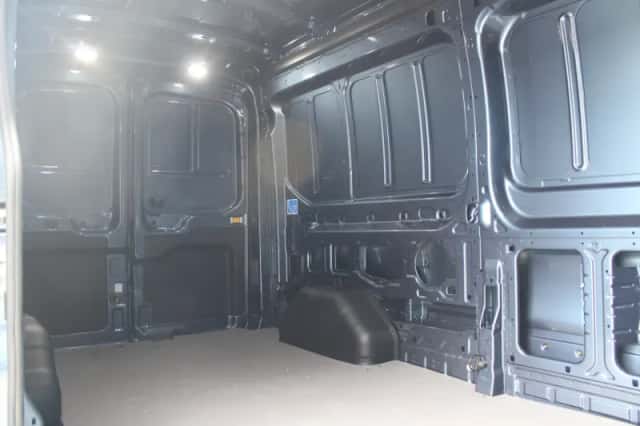 Ford Transit (2023) thumbnail 6