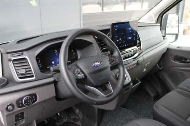 Ford Transit (2023) thumbnail 2
