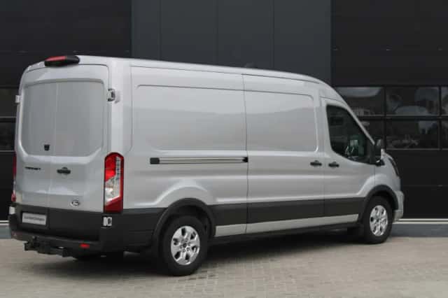 Ford Transit (2023) thumbnail 3