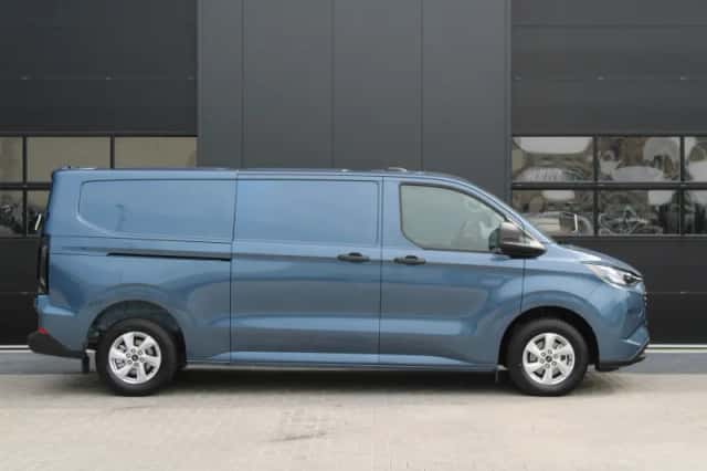 Ford Transit Custom (2023) thumbnail 4
