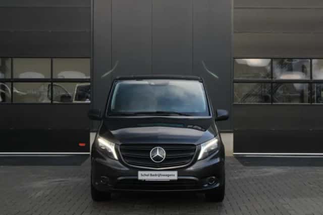 Mercedes-Benz eVito (2022) thumbnail 2