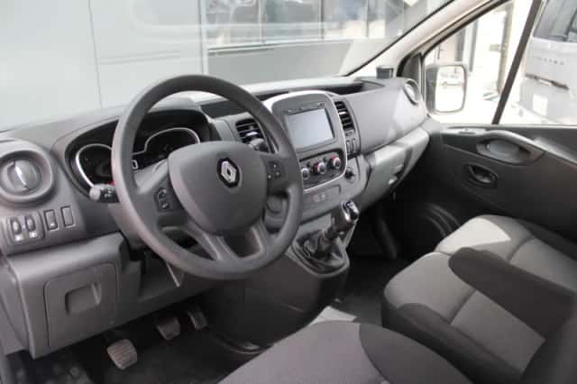 Renault Trafic (2020) thumbnail 2