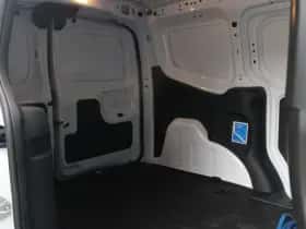 Ford E-Transit Courier (2024) thumbnail 12