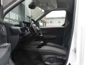 Ford E-Transit Courier (2024) thumbnail 15