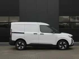 Ford E-Transit Courier (2024) thumbnail 5