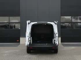 Ford E-Transit Courier (2024) thumbnail 8