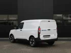 Ford E-Transit Courier (2024) thumbnail 9