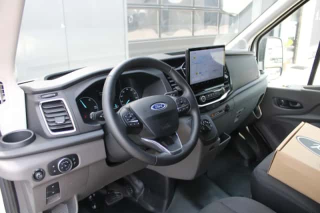 Ford E-Transit (2022) thumbnail 2