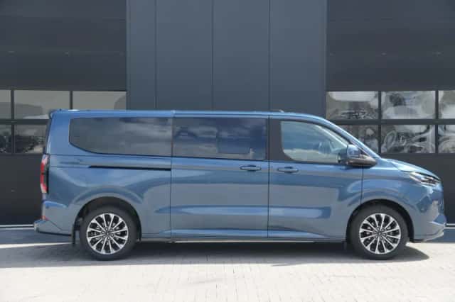 Ford Tourneo Custom (2025) thumbnail 4