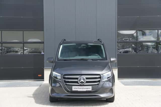 Mercedes-Benz Vito (2024) thumbnail 2