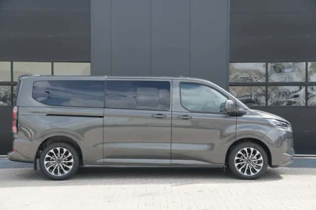 Ford Tourneo Custom (2025) thumbnail 4