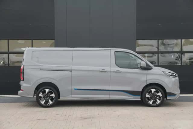 Ford E-Transit Custom (2025) thumbnail 4