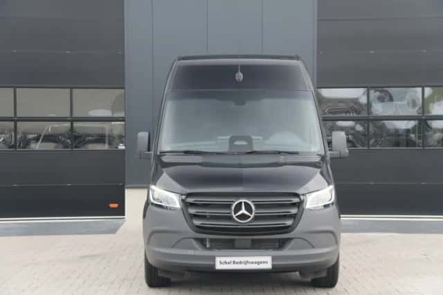 Mercedes-Benz Sprinter (2024) thumbnail 2