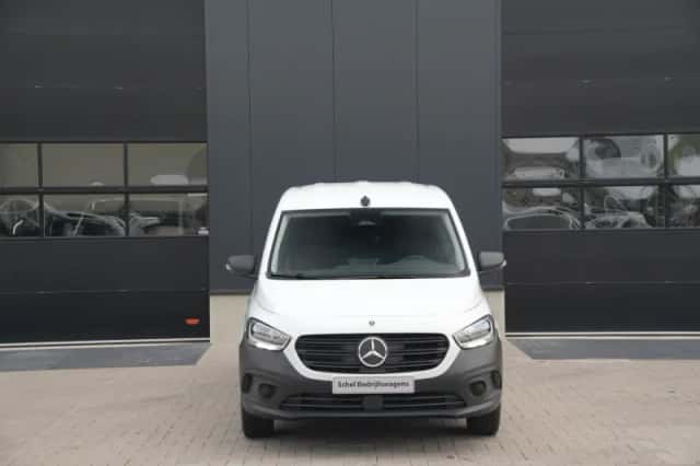 Mercedes-Benz eCitan (2024) thumbnail 2