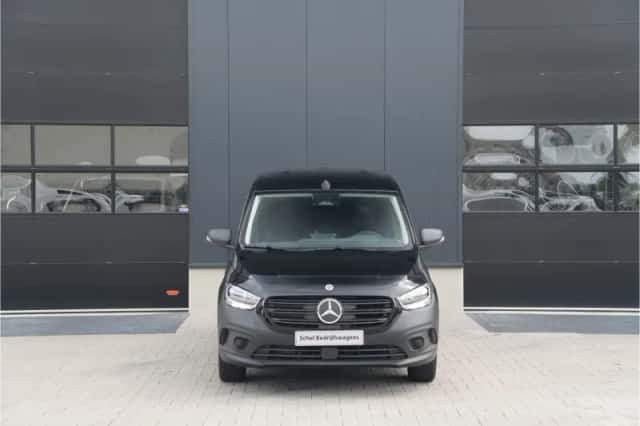 Mercedes-Benz eCitan (2024) thumbnail 2