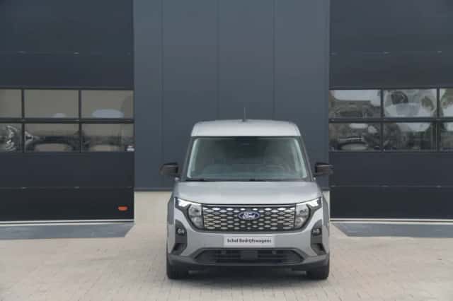 Ford E-Transit Courier (2024) thumbnail 2