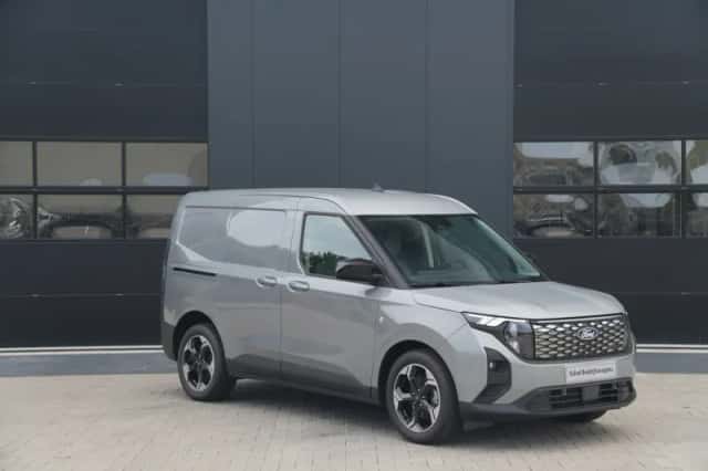 Ford E-Transit Courier (2024) thumbnail 3