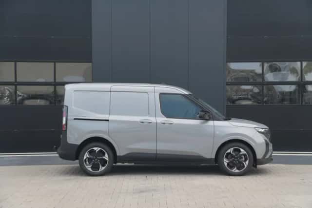 Ford E-Transit Courier (2024) thumbnail 4