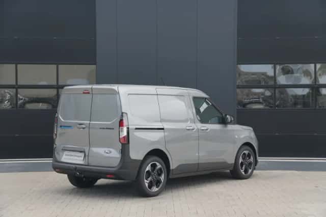 Ford E-Transit Courier (2024) thumbnail 5