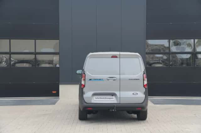 Ford E-Transit Courier (2024) thumbnail 6
