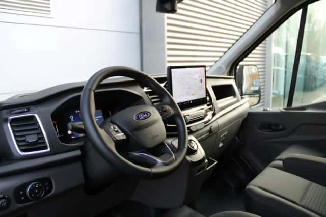 Ford Transit (2023) thumbnail 2