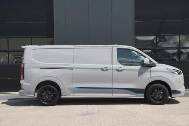 Ford E-Transit Custom (2025) thumbnail 4
