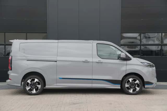 Ford E-Transit Custom (2026) thumbnail 3