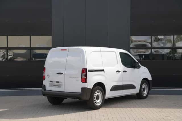 Toyota Proace (2024) thumbnail 5