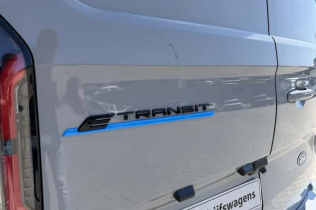 Ford E-Transit Custom (2023) thumbnail 4