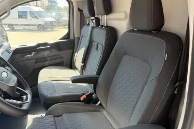 Ford E-Transit Custom (2023) thumbnail 6