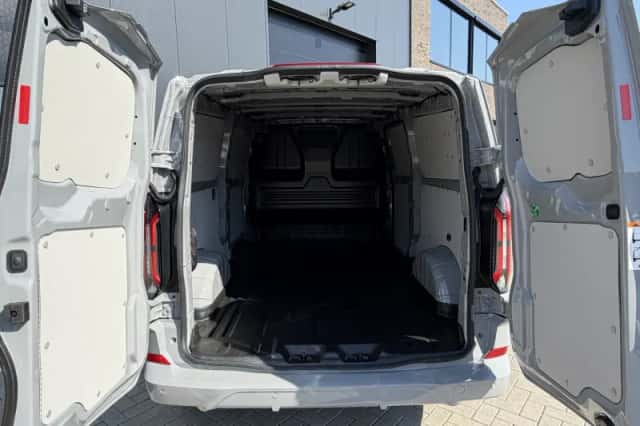 Ford E-Transit (2025) thumbnail 3
