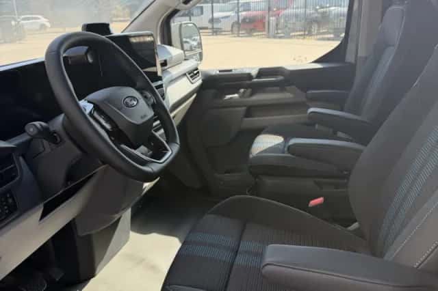 Ford E-Transit (2025) thumbnail 4