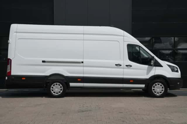 Ford Transit (2024) thumbnail 4